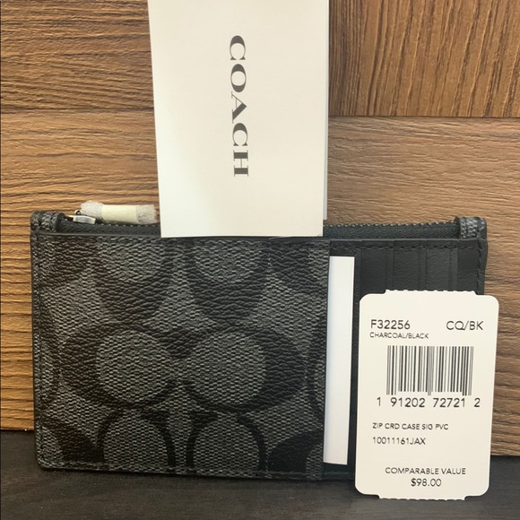 ‼️SOLD‼️COACH New Zip Card Case in Signature Canvas - Picture 3 of 9